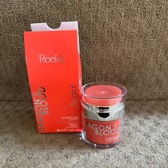 RODIAL BEAUTY Dragon's Blood Sculpting Gel